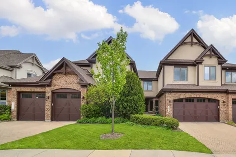 2009 Mackenzie Pl #2009, Wheaton, IL 60187