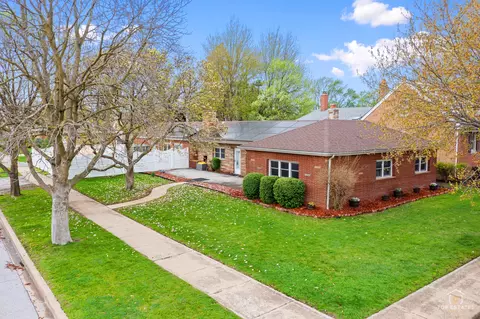 3850 W 93rd St, Evergreen Park, IL 60805