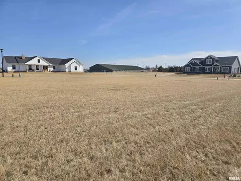 803 Darnall Dr, Geneseo, IL 61254