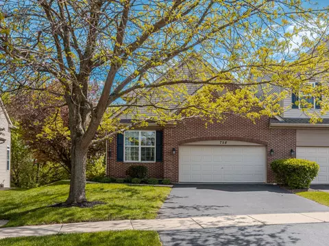 758 Oak Hollow Dr, Crystal Lake, IL 60014