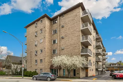 300 Circle Ave #6I, Forest Park, IL 60130