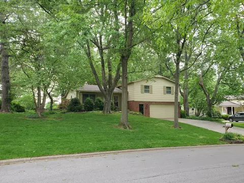 103 N Lark Ln, Carbondale, IL 62901