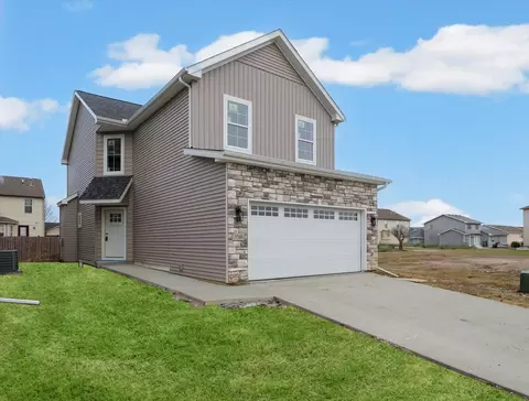 3708 Lighthouse Pointe Pt, Champaign, IL 61822