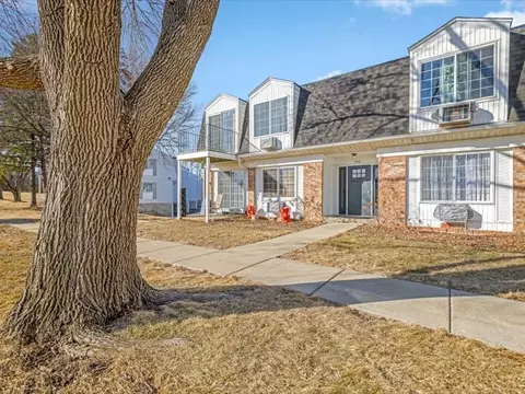 Other - 706 Kiwanis Dr #4, Freeport, IL 61032 photo 1 of 3