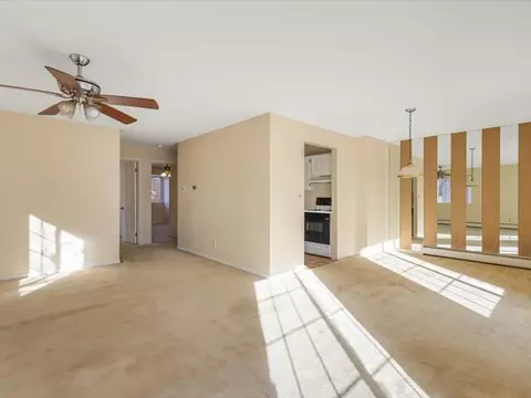Living - 706 Kiwanis Dr #4, Freeport, IL 61032 photo 3 of 5