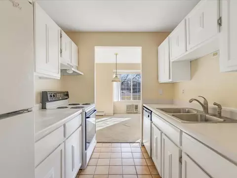 Kitchen - 706 Kiwanis Dr #4, Freeport, IL 61032 photo 2 of 2