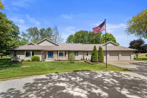 3260 Greenwood Dr, Dewey, IL 61840