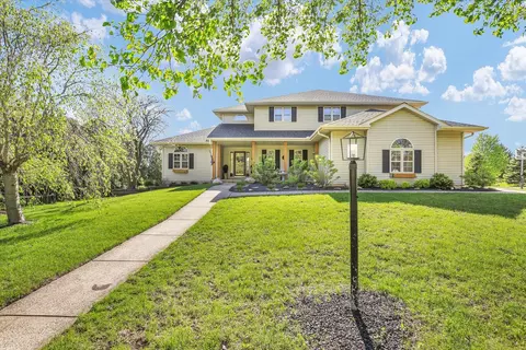 701 Kimela Dr, Mahomet, IL 61853