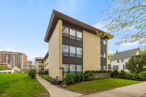 1127 Erie St #1A, Oak Park, IL 60302