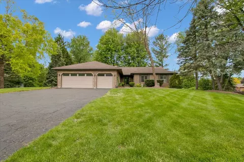 90 Briargate Rd, Cary, IL 60013