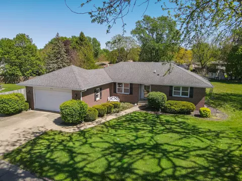 690 E Vicksburg Ct, Bourbonnais, IL 60914