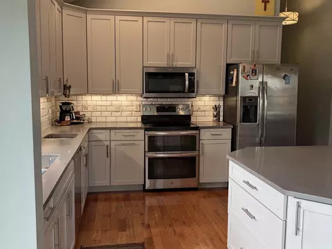 Kitchen - 1733 Portsmith Ct, Bartlett, IL 60103 photo 2 of 4