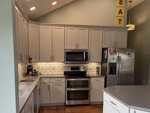 Kitchen - 1733 Portsmith Ct, Bartlett, IL 60103 photo 4 of 4