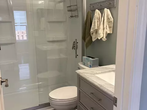 Bath - 1733 Portsmith Ct, Bartlett, IL 60103 photo 2 of 3
