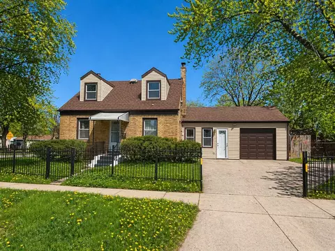 913 Flossmoor Ave, Waukegan, IL 60085