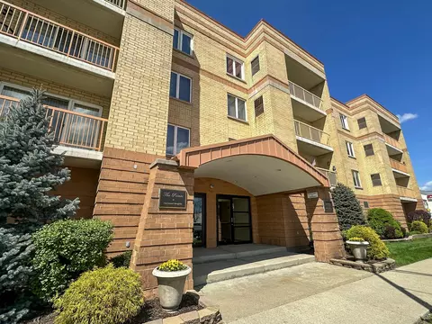 4700 N Harlem Ave #306, Harwood Heights, IL 60706