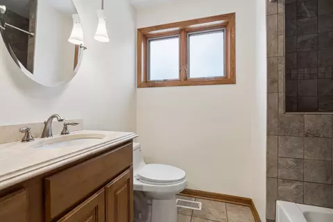 Bath - 3500 S Lowe Ave, Chicago, IL 60609 photo 1 of 2