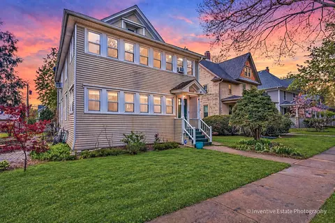 211 N Wright St, Naperville, IL 60540