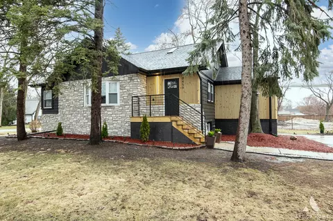 8459 S 85th Ct, Hickory Hills, IL 60457