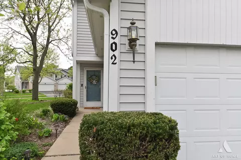 902 Ashley Ct, Westmont, IL 60559