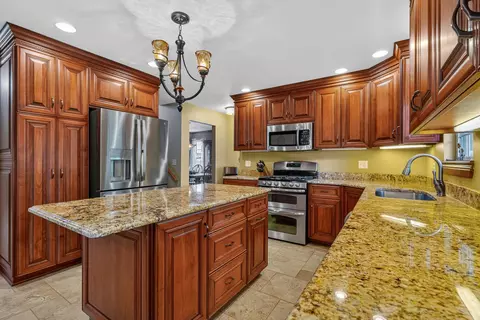 Kitchen - 5205 Brookshire Estates Dr, Plainfield, IL 60586 photo 3 of 6