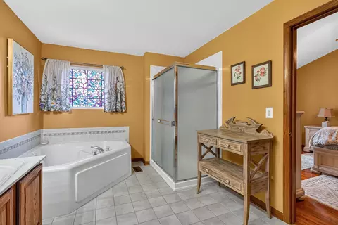 Bath - 5205 Brookshire Estates Dr, Plainfield, IL 60586 photo 2 of 5