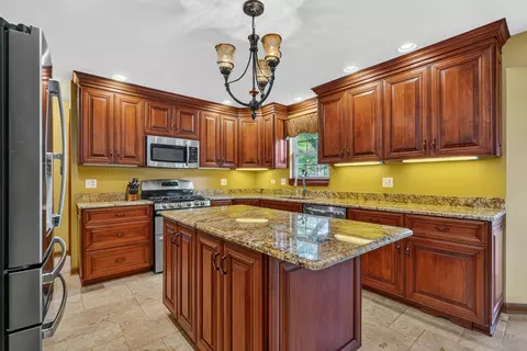 Kitchen - 5205 Brookshire Estates Dr, Plainfield, IL 60586 photo 1 of 6