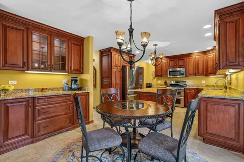 Kitchen - 5205 Brookshire Estates Dr, Plainfield, IL 60586 photo 2 of 6