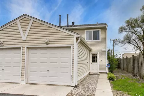 391 Meadow Green Ln, Round Lake Beach, IL 60073