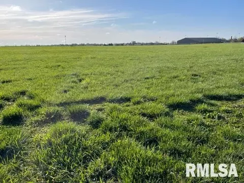 826 Book Ln, Geneseo, IL 61254