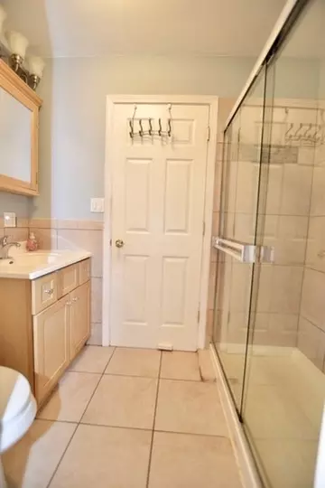 Bath - 3204 Hunter Path St, Mchenry, IL 60050 photo 1 of 2