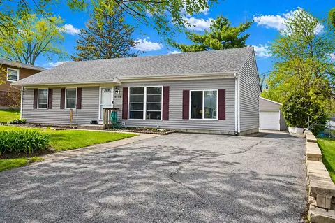 3204 Hunter Path St, Mchenry, IL 60050
