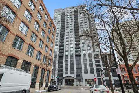 435 W Erie St #2204, Chicago, IL 60654