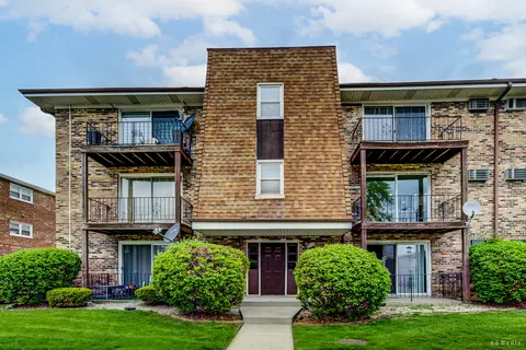 7112 99th St #209, Chicago Ridge, IL 60415