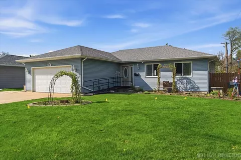 1721 W Galena Blvd, Aurora, IL 60506