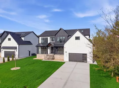10226 S 81st Ave, Palos Hills, IL 60465