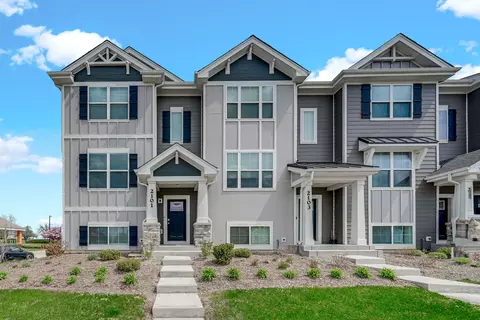 2101 Yellowstone Blvd, Mundelein, IL 60060