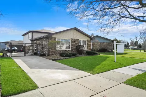 12820 S Blossom Dr, Alsip, IL 60803