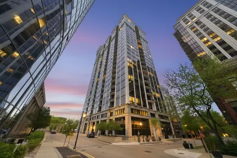 233 E 13th St #1810, Chicago, IL 60605