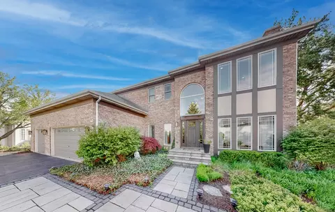 526 Spruce Ln, Lisle, IL 60532