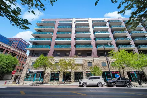 Exterior - 920 W Madison St #B4, Chicago, IL 60607 photo 1 of 5