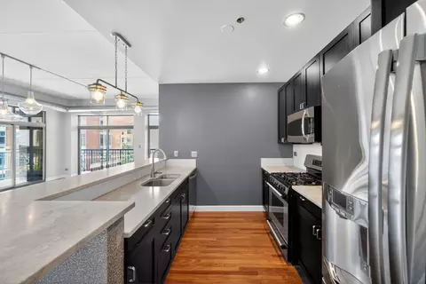 Kitchen - 920 W Madison St #B4, Chicago, IL 60607 photo 2 of 4