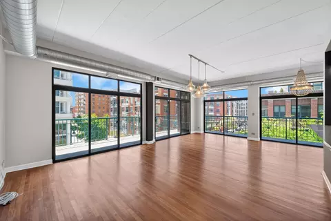 Living - 920 W Madison St #B4, Chicago, IL 60607 photo 2 of 6