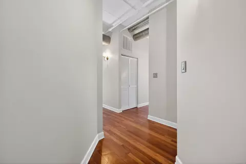 Entry Way - 920 W Madison St #B4, Chicago, IL 60607 photo 2 of 3