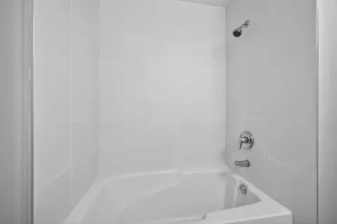 Bath - 920 W Madison St #B4, Chicago, IL 60607 photo 3 of 3