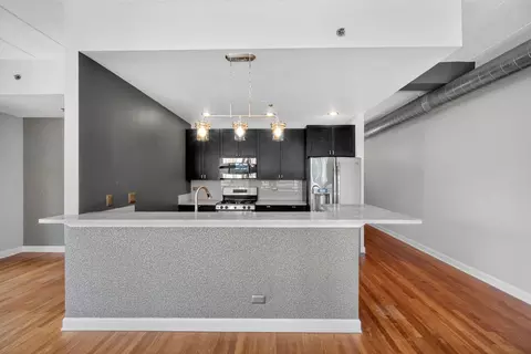Kitchen - 920 W Madison St #B4, Chicago, IL 60607 photo 3 of 4