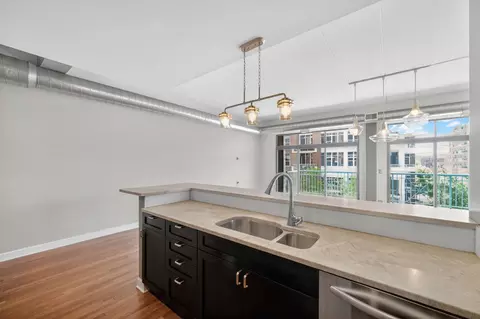 Kitchen - 920 W Madison St #B4, Chicago, IL 60607 photo 4 of 4
