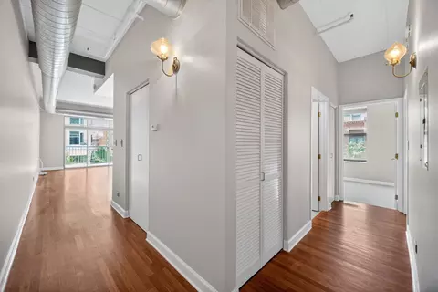 Entry Way - 920 W Madison St #B4, Chicago, IL 60607 photo 3 of 3