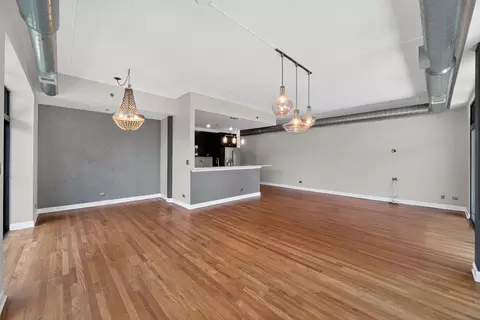Living - 920 W Madison St #B4, Chicago, IL 60607 photo 4 of 6