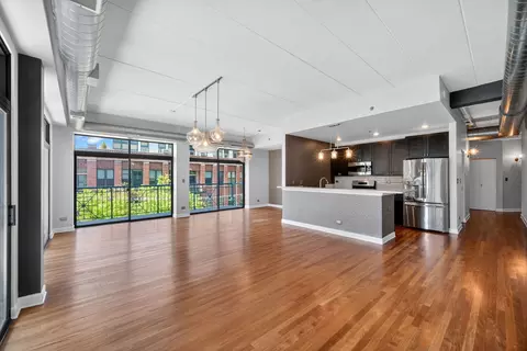 Living - 920 W Madison St #B4, Chicago, IL 60607 photo 3 of 6